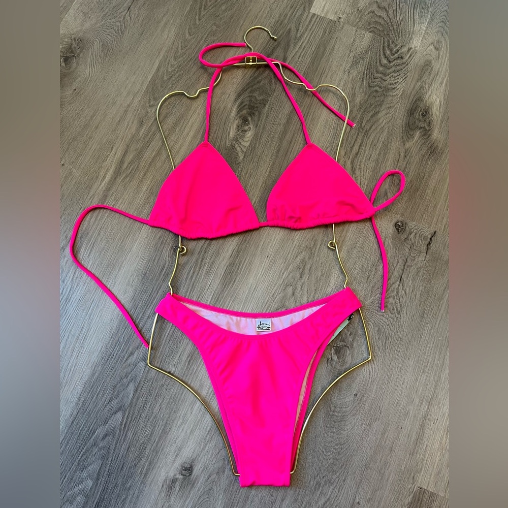 Bikini/beachwear/swimwear